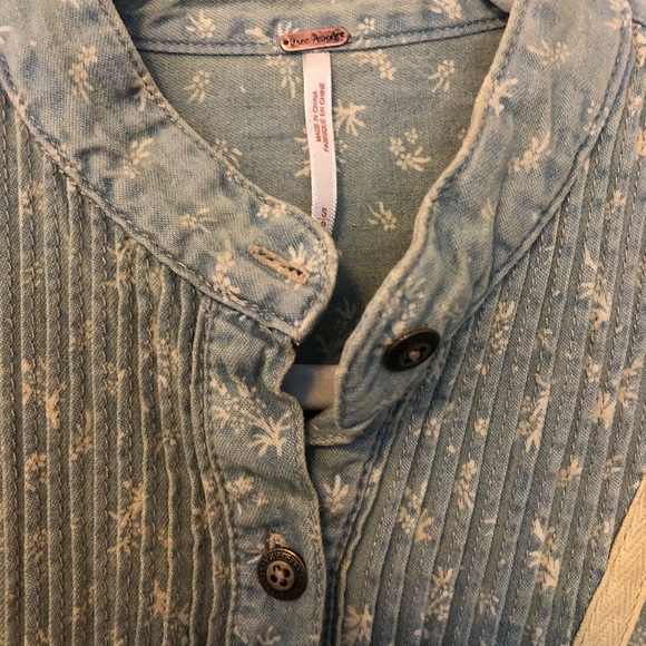 💙$98 TODAY ONLY!❤️Free People chambray Top - Picture 4 of 5